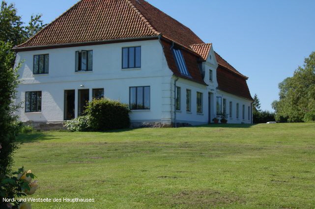 Nord- und Westseite des Haupthauses
